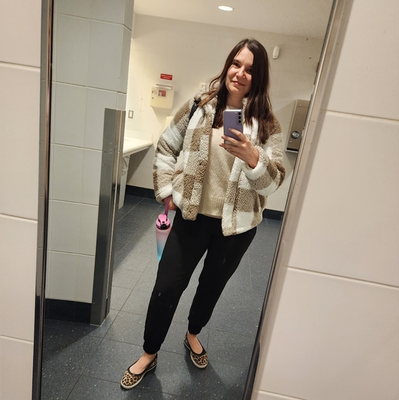 Meet your Posher, Ashley - Picture 1 of 5